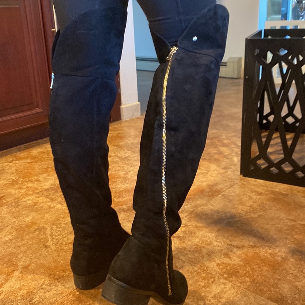 Black woman boots. faux suede